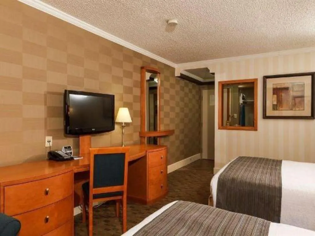 The Glenmore Inn & Convention Centre Calgary 3*,  Canada