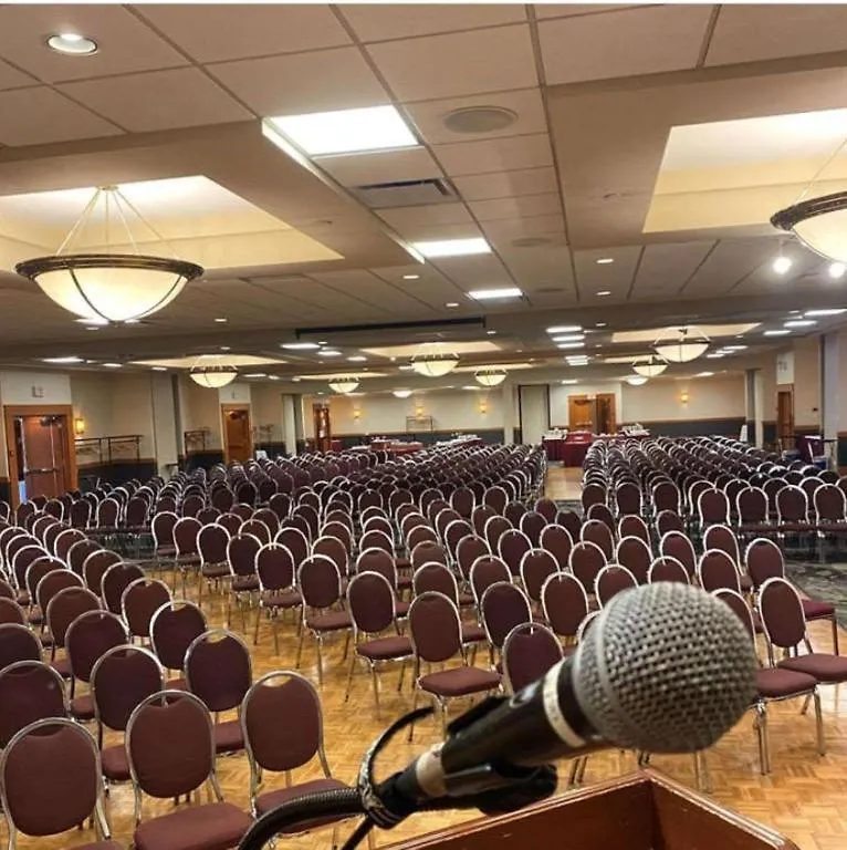 The Glenmore Inn & Convention Centre YYC Hotel
