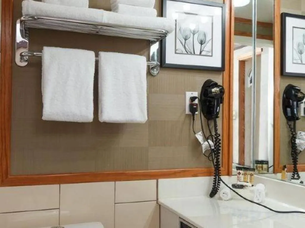 The Glenmore Inn & Convention Centre YYC 3*,  Canadá